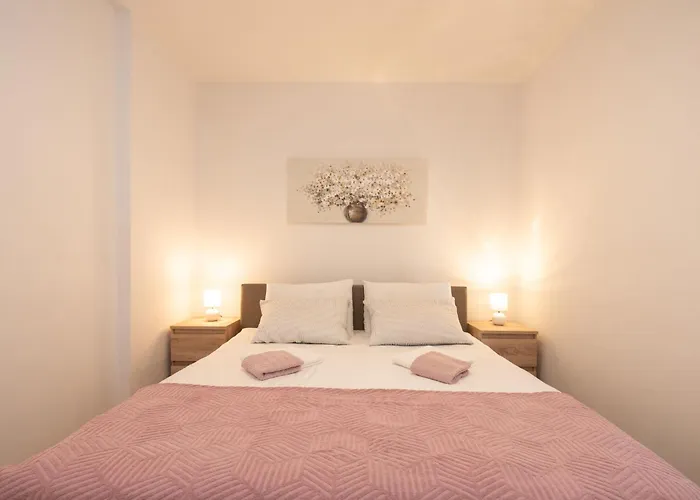 Apartment Hela - Lov512 By Interhome