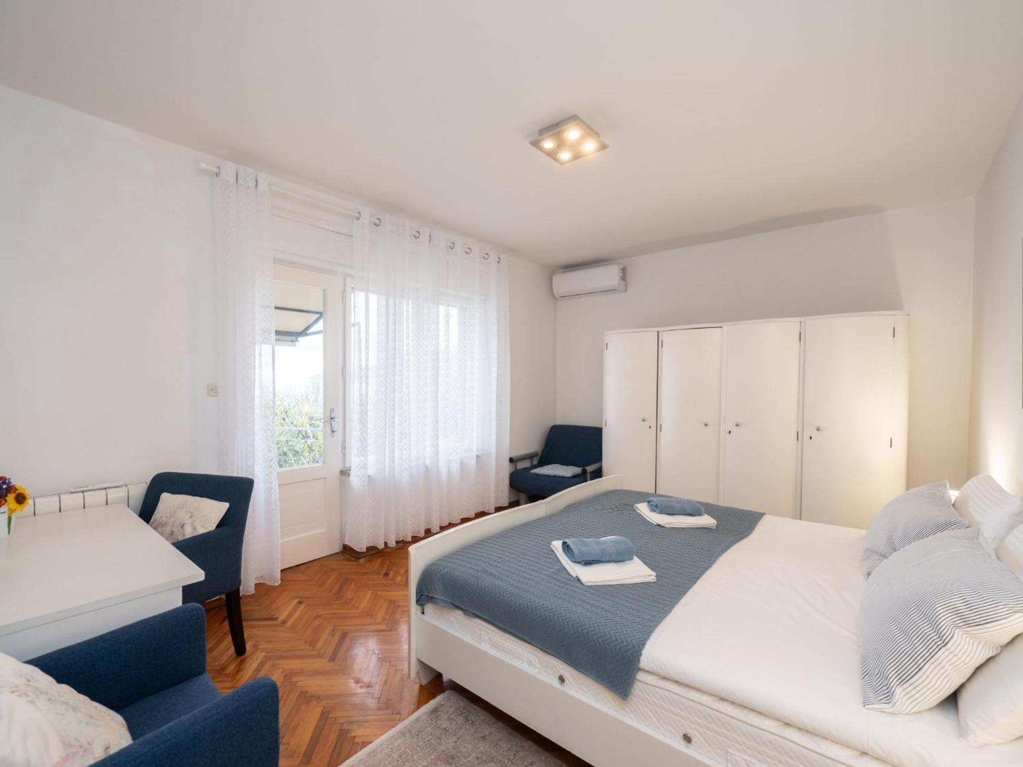 Apartment Hela - Lov512 By Interhome *