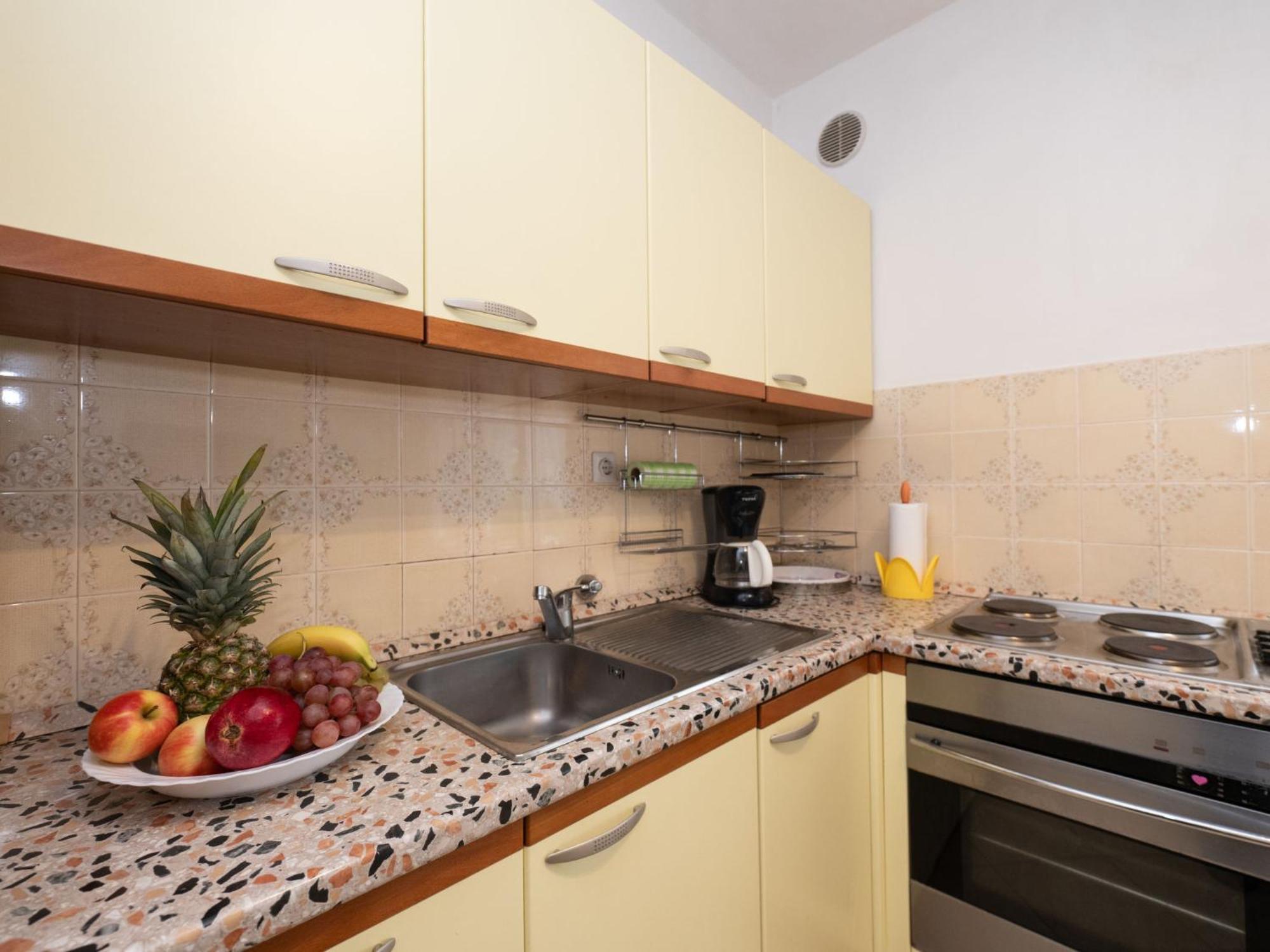 Apartment Hela - Lov512 By Interhome